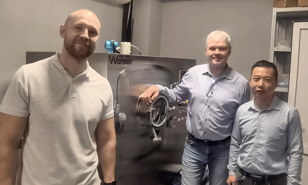 Install-Laboratory-coating-machine-in-Russia (1).jpg